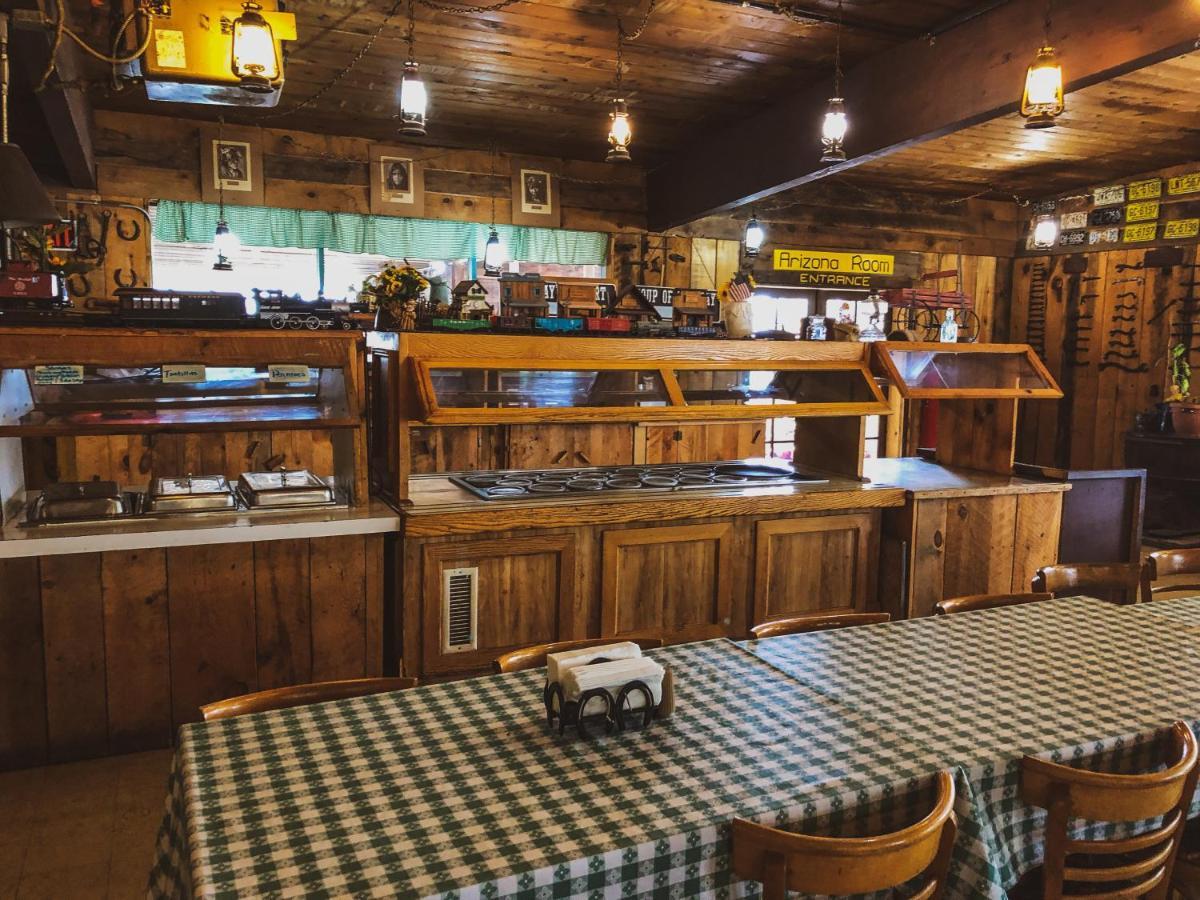 Grand Canyon Caverns Inn Пийч Спрингс Екстериор снимка