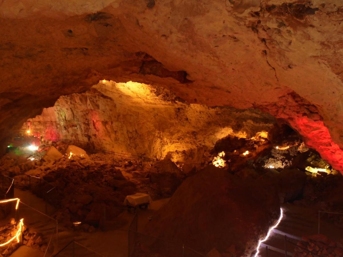 Grand Canyon Caverns Inn Пийч Спрингс Екстериор снимка