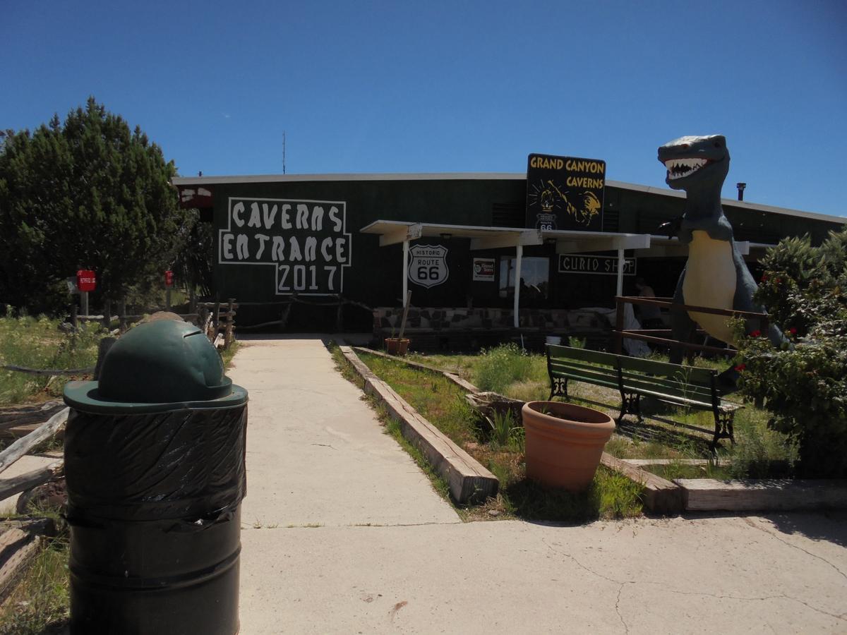 Grand Canyon Caverns Inn Пийч Спрингс Екстериор снимка