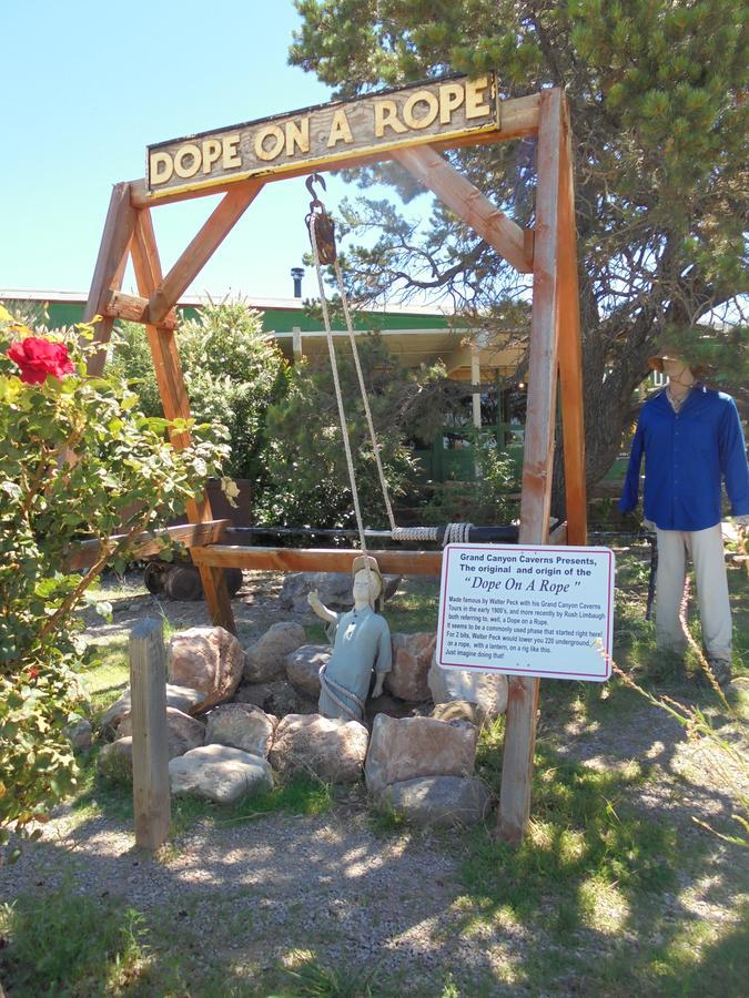 Grand Canyon Caverns Inn Пийч Спрингс Екстериор снимка