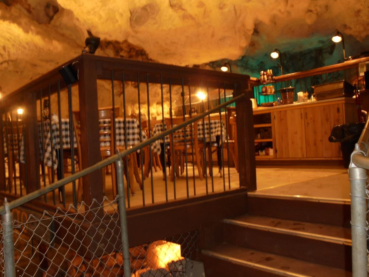 Grand Canyon Caverns Inn Пийч Спрингс Екстериор снимка