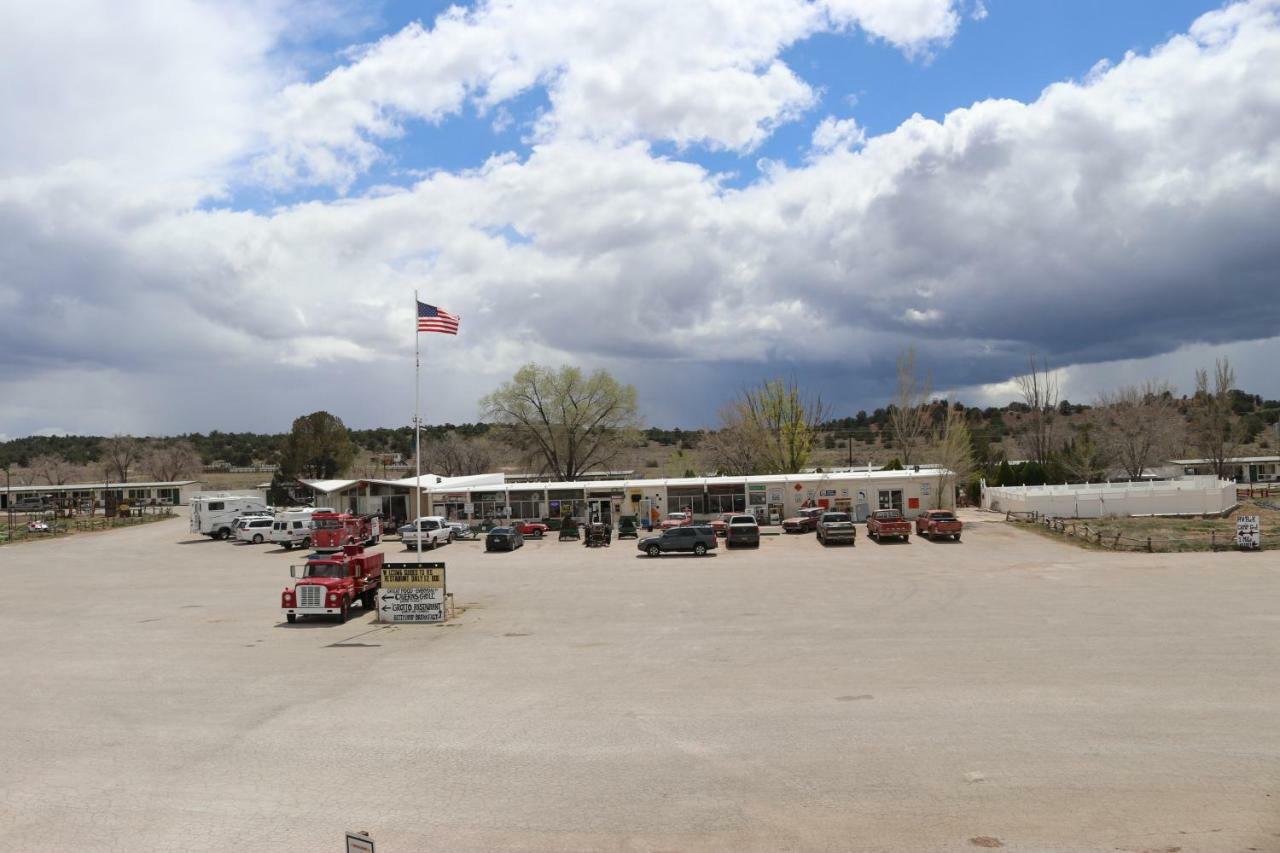 Grand Canyon Caverns Inn Пийч Спрингс Екстериор снимка