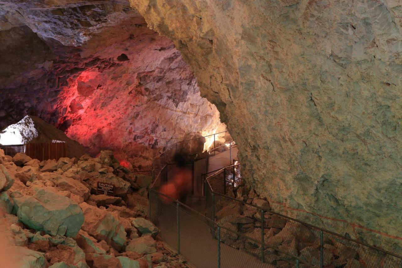 Grand Canyon Caverns Inn Пийч Спрингс Екстериор снимка