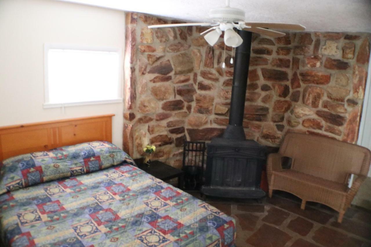 Grand Canyon Caverns Inn Пийч Спрингс Екстериор снимка