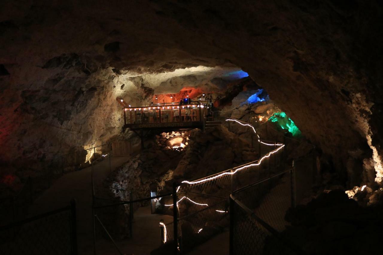 Grand Canyon Caverns Inn Пийч Спрингс Екстериор снимка