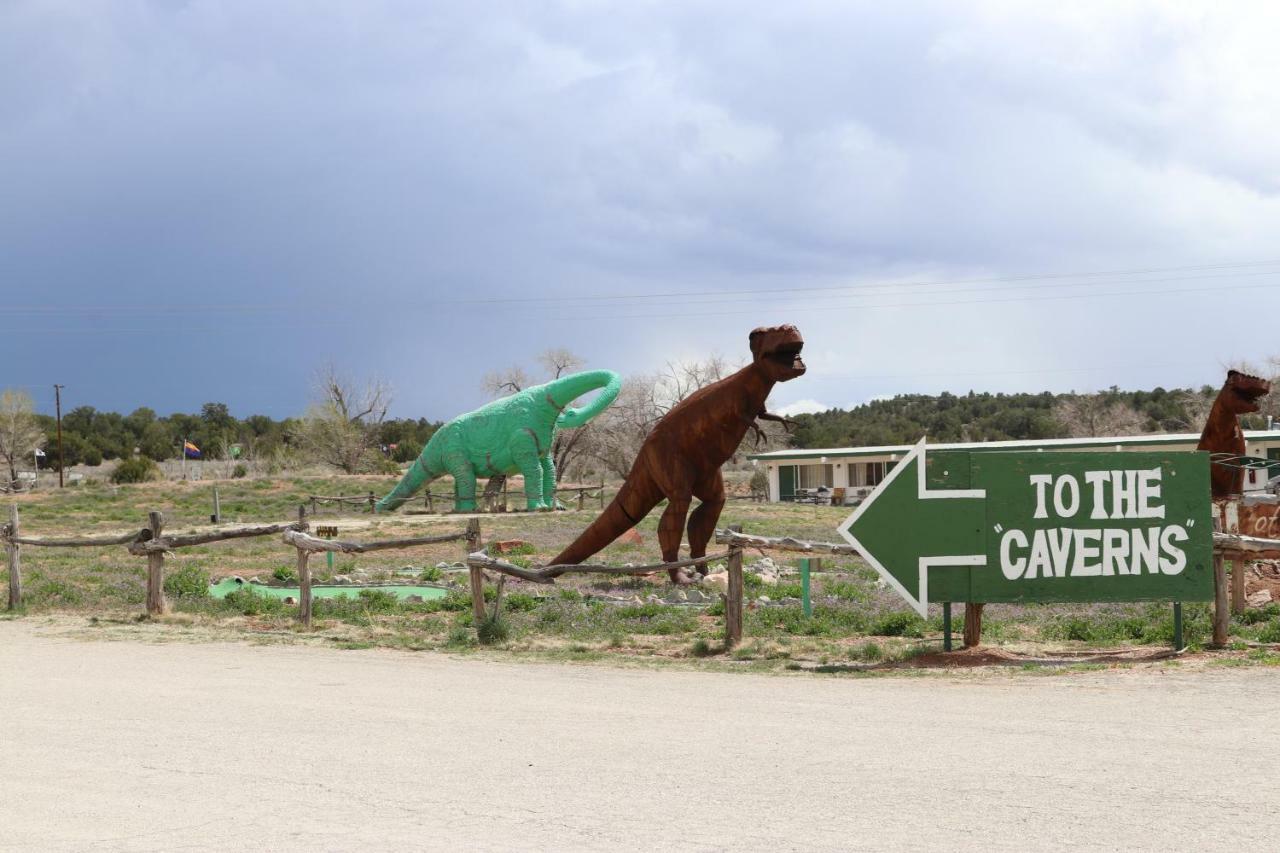 Grand Canyon Caverns Inn Пийч Спрингс Екстериор снимка